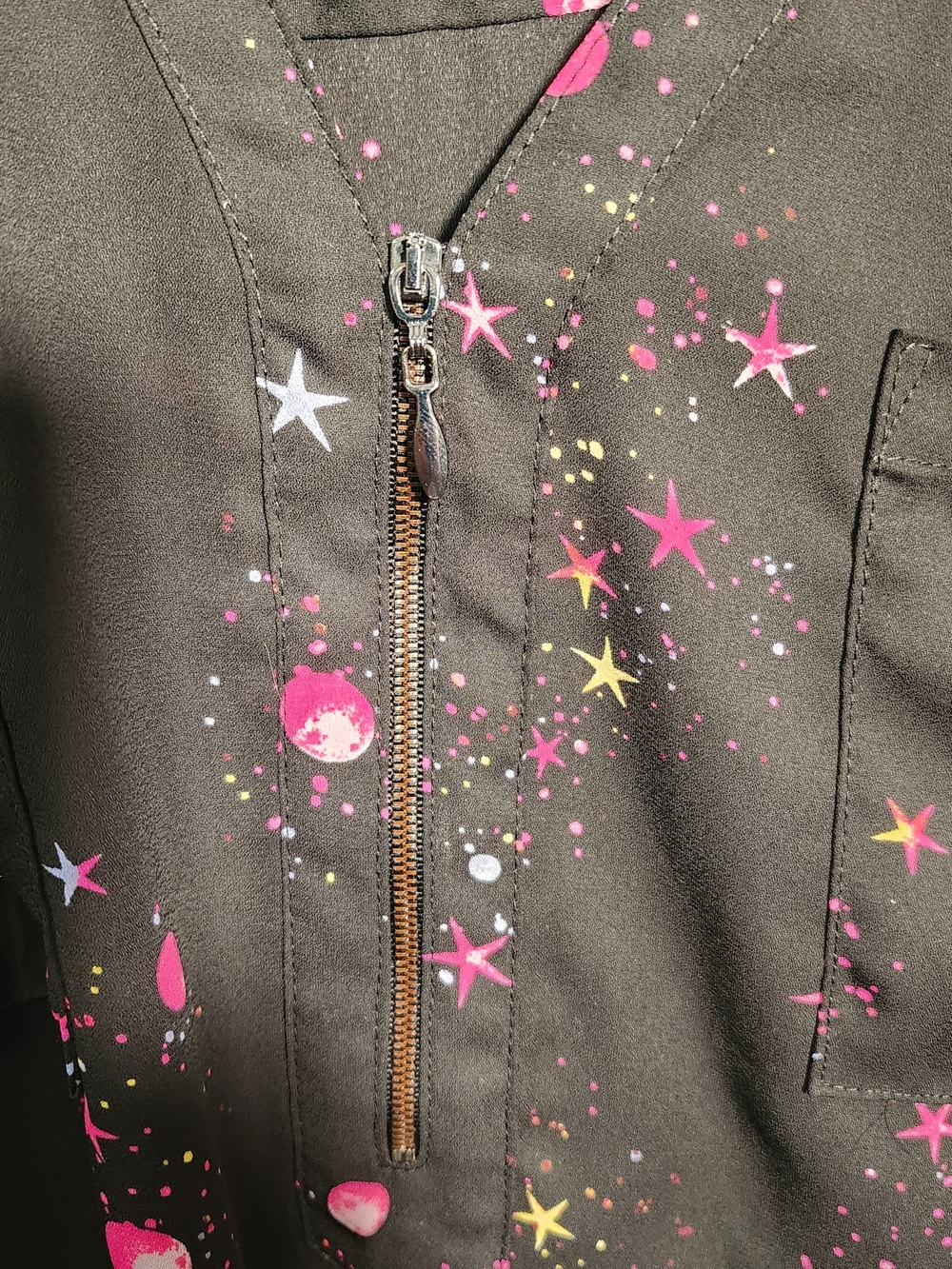 Torrid Harper Blouse Size 2 Black Pink Moon Stars Celestial Print - Picture 5 of 7